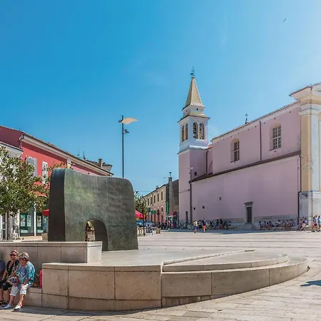 Апартаменты Amazing In With Wifi