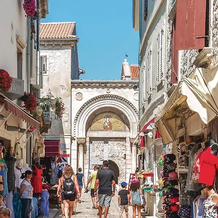 Amazing In With Wifi Apartman Poreč